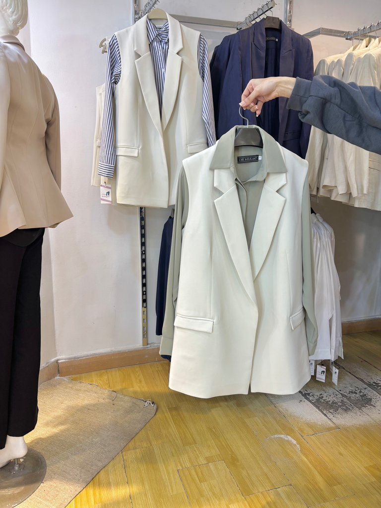 Sleeveless summer blazer -off white 